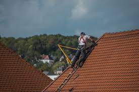 Local Roofing Experts: Why Hiring a Professional for Roof Replacement Matters