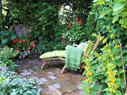 Creating Outdoor Sanctuaries: Landscaping for Privacy and Relaxation